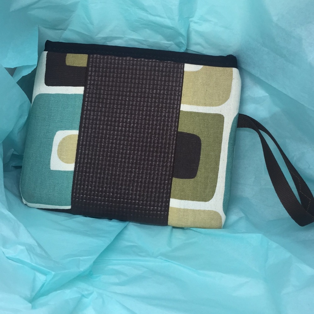 O Loves M Aspen Abstract Print Yoga Mat Wristlet
